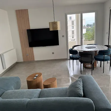 Cosy Avec Terrasse شقة